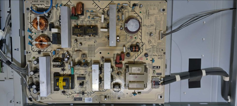 SONY KDL46W5500  Спукан дисплей на части