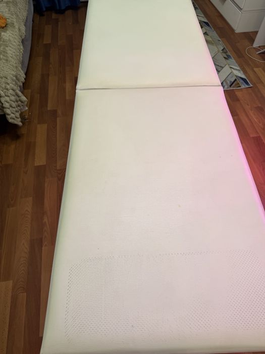 Продам кушетку Б/У