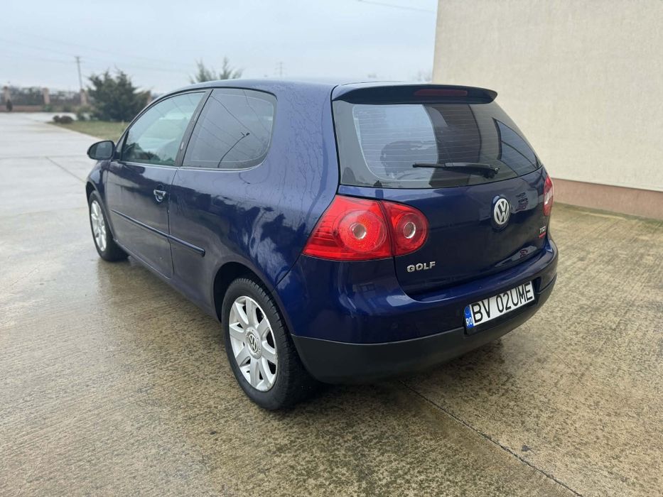 Golf 5 1.9 tdi
2 +1 usi
271000 km
Dotari:
Cutie viteza 5+1
Faruri auto