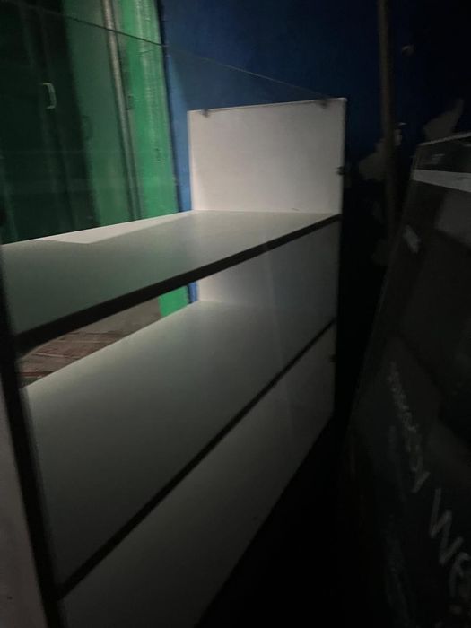 Стеклянные открытые торговые ветрины