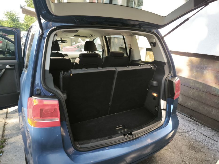 Автомобил VW touran