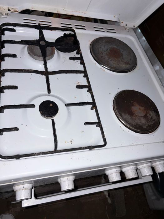 Продавам готварска печка Beko