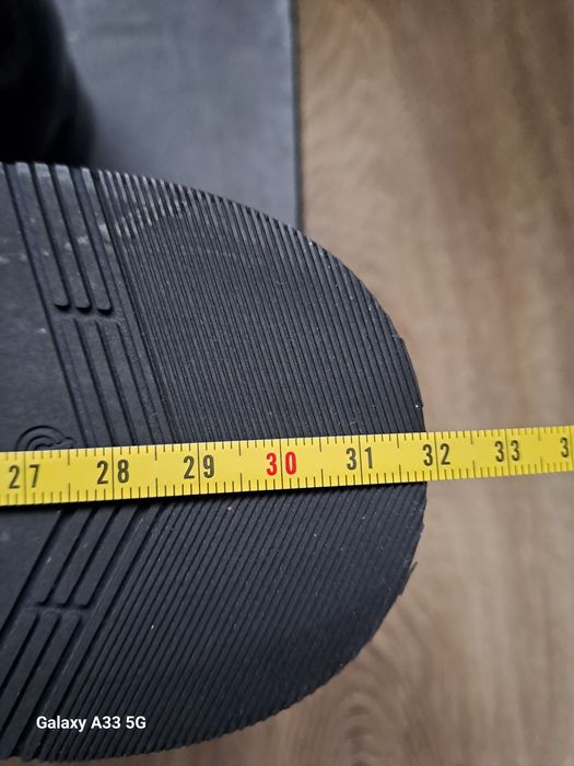 Vand pantofi bărbătești din piele naturala lacuită  pentru ocazii.
Mar