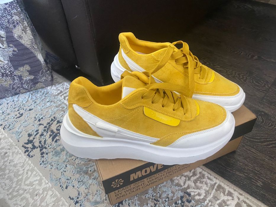 Продам кроссовки