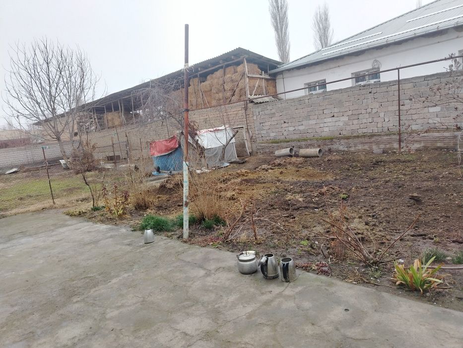 Uchastka sotiladi 4 sotx gaz svet suv bor