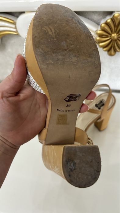Продам босоножки кожа 35 р