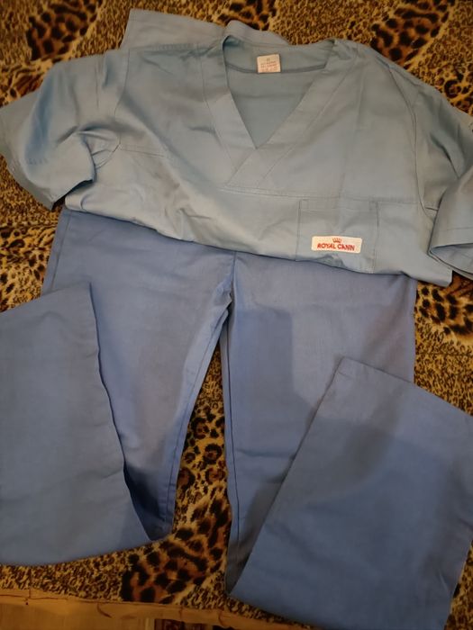 Bluze si pantaloni echipament cabinet veterinar