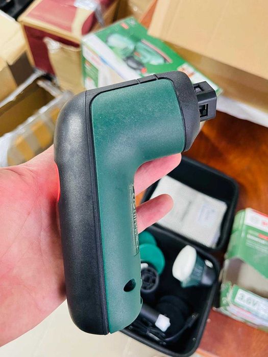 Perie electrica Bosch UniversalBrush 3,6 V; cablu micro USB; în husă