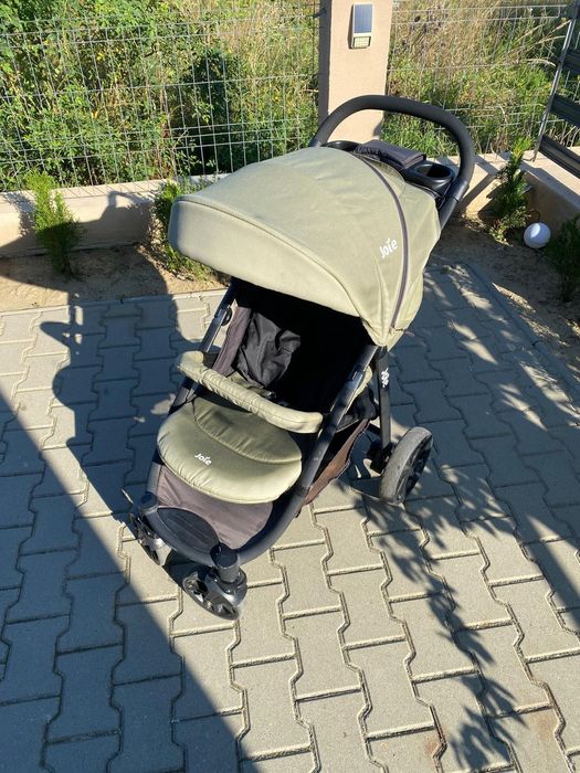 Carucior Joie + saculet iarna (cumparat separat), stare foarte buna
