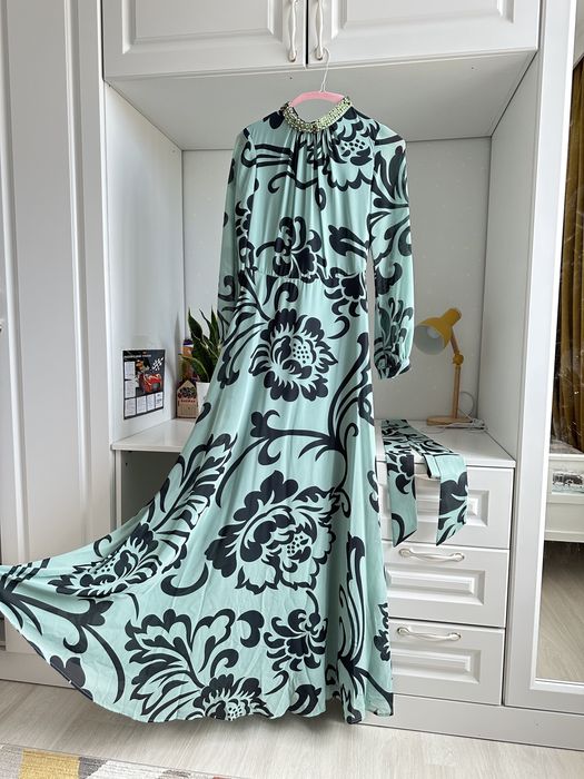 Продам вечернее платье, размер 44 (М) носила 2 раза