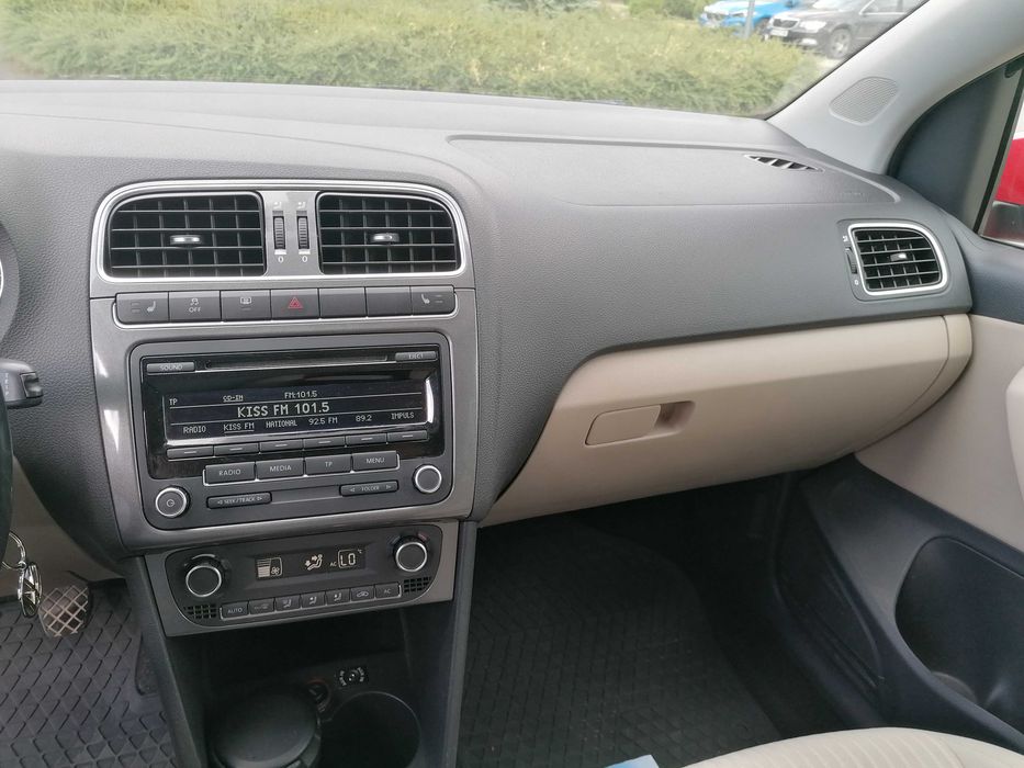 VOLKSWAGEN Polo 2012 — imagine 4