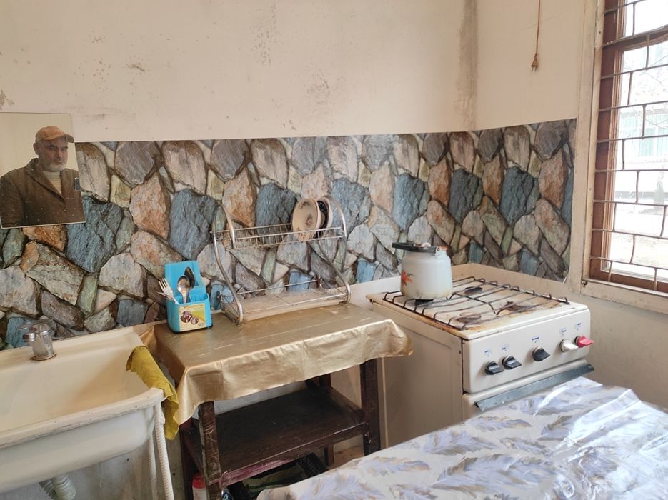 Зангиотада 1 хонали квартира ижарага берилади 200 у.е.