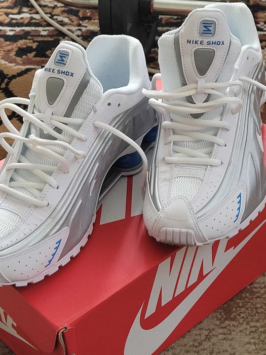 Vand Nike Shox R4,noi,purtati de doua ori..