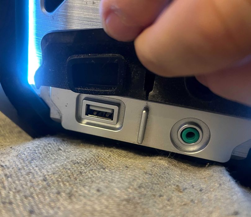 Radio Makita DMR115 DAB+ Bluetooth IP65 18V FM USB AUX