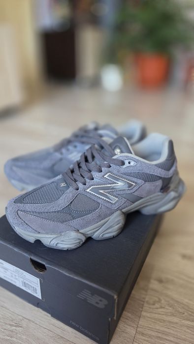Продавам:new balance 9060