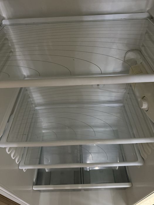 Продам двухкамерный холодильник