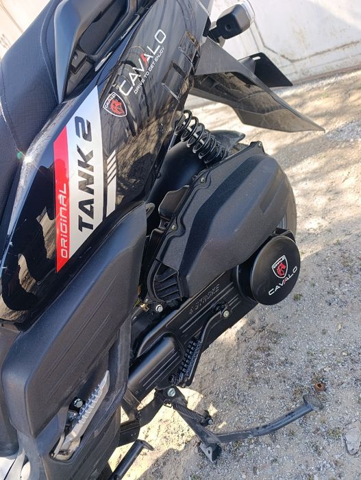 Skuter sotiladi tank