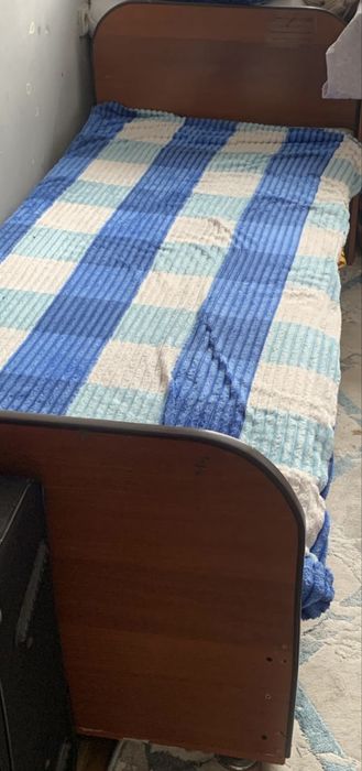 шкаф, кровать, стол