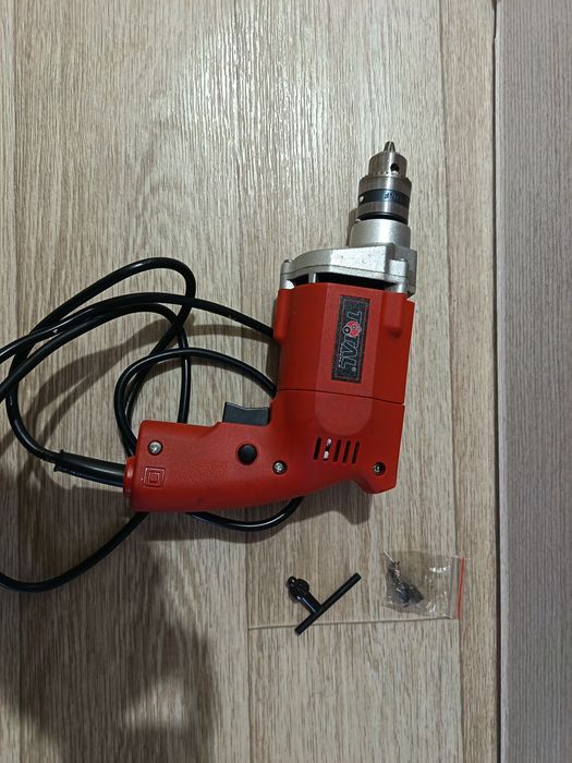 Продам электрическую дрель