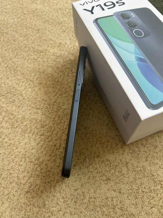 Продам смартфон Vivo Y19s