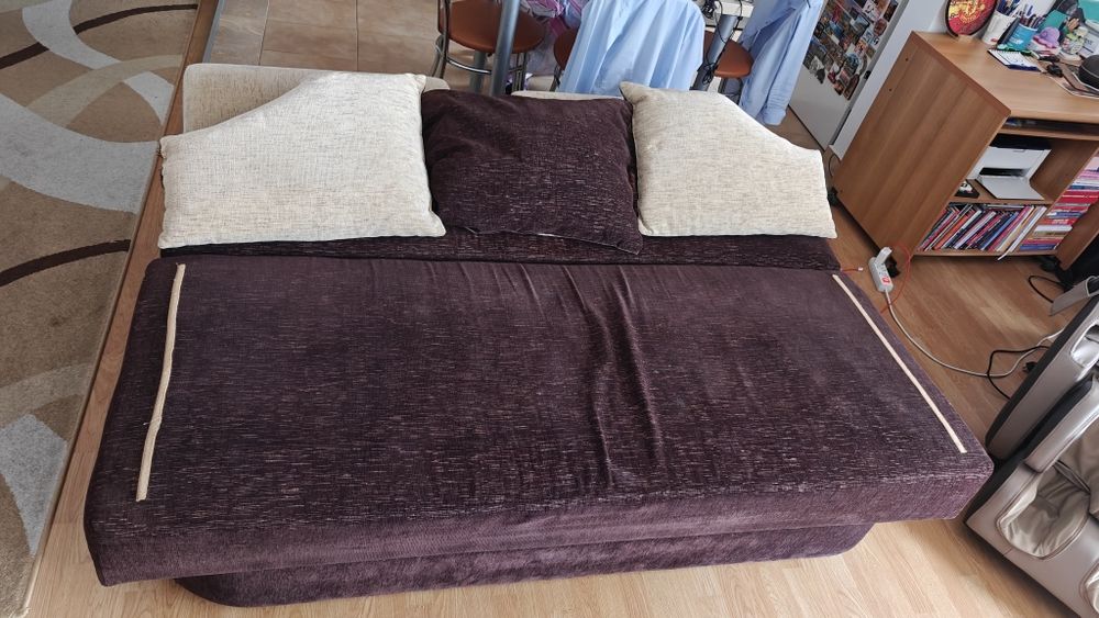 Canapea extensibila cu lada de depozitare