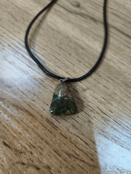 Кулон на шнурке из натурального мохового агата