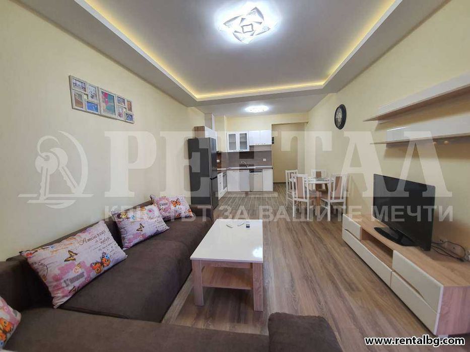 Дава се под наем Тристаен апартамент в Пловдив, Център - 120 кв.м за 663 € - Снимка #1