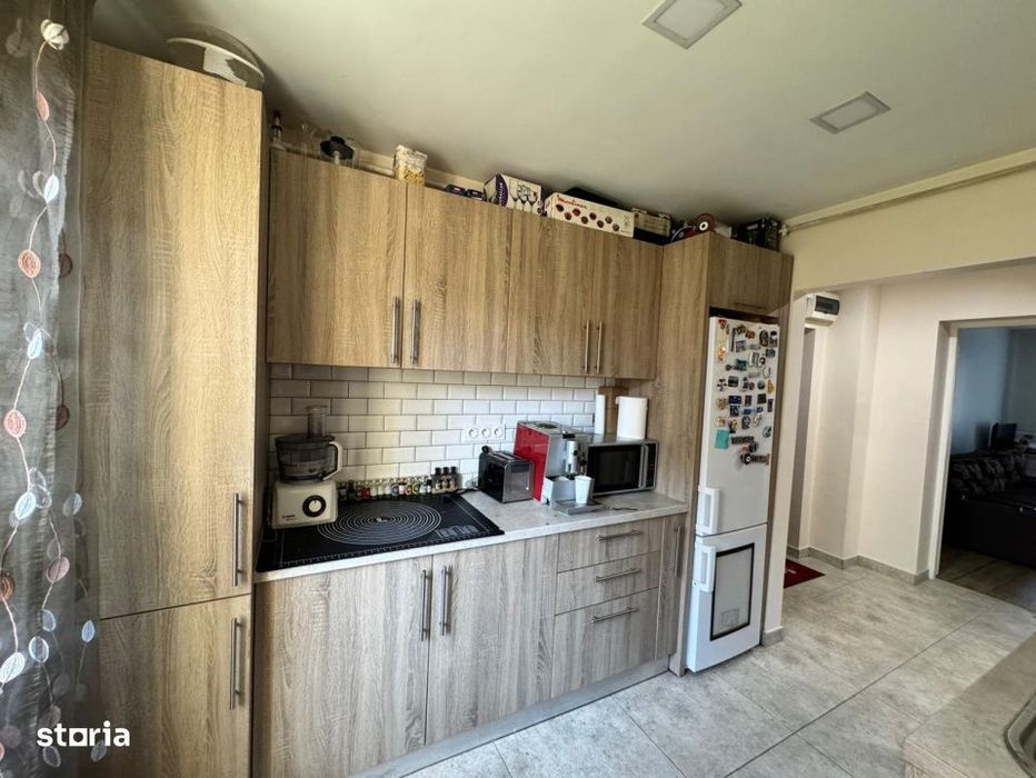 Apartament 3 camere, 89 mp, zona Sasar