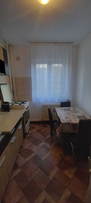 Inchiriez apartament 3 camere