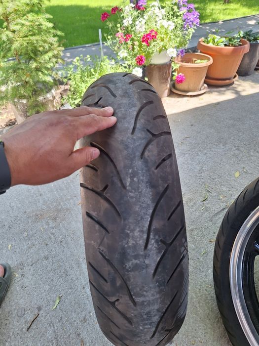 Vând roti motor Yamaha