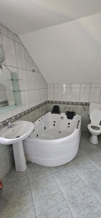 vand casa deosebita sau schimb cu apartament plus difefenta