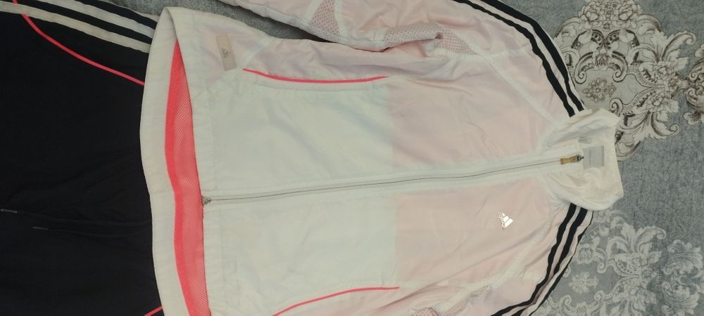 Спорт к остюм Адидас.размер 44. Женский