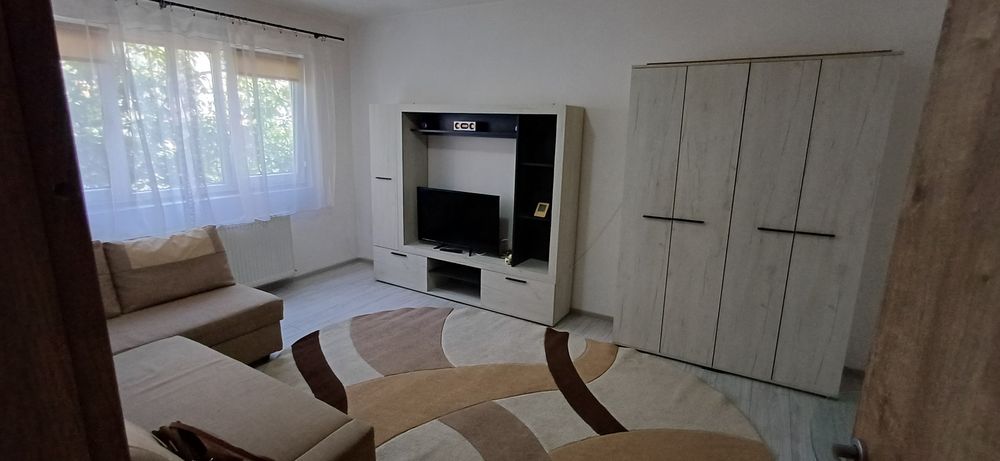 Închiriez apartament cu o camera