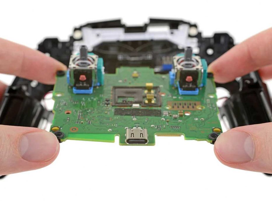 Mentenanță Console PS4/PS5/Xbox & Reparații Stick Drift Controllere