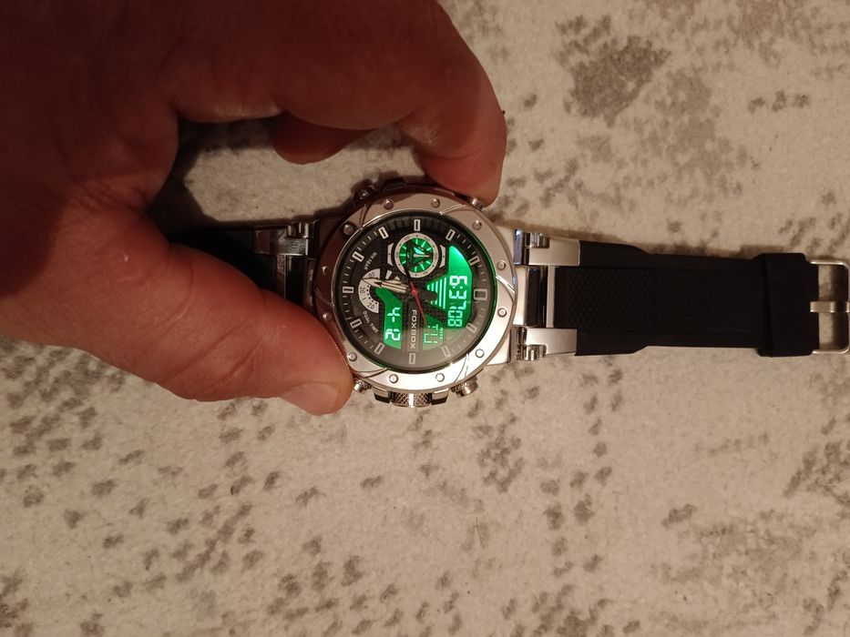 Продам часы кварцевые