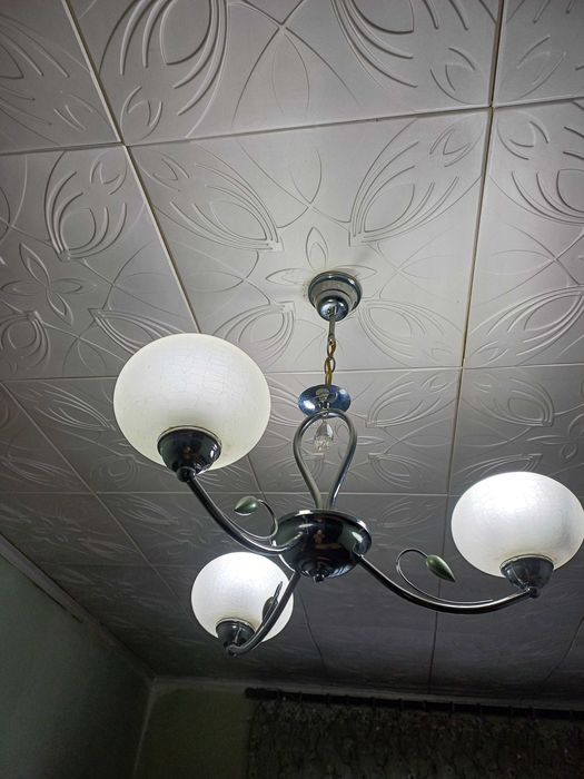 Люстры, диванчики, тумбочки, шкафы