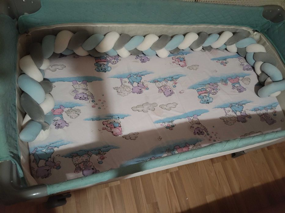 Обиколник за детски креват