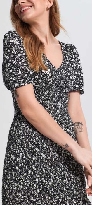 Рокля с флорален десен