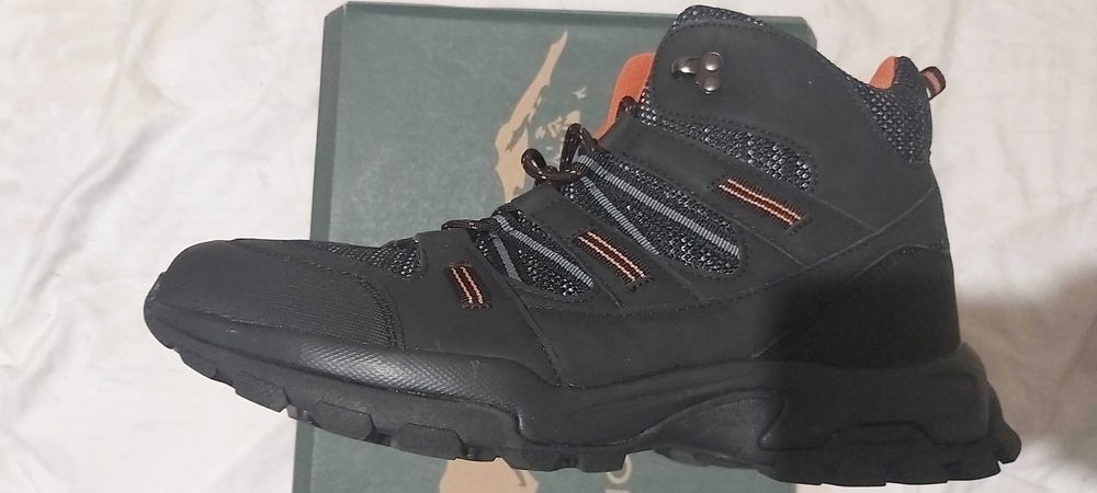 Продавам мъжки боти нови с кутия номер 46