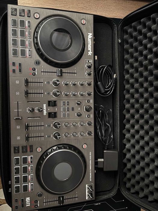 Consola Dj Numark NS4FX + Hardcase UDG