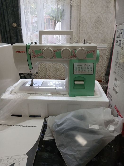 Швейная машинка JANOME