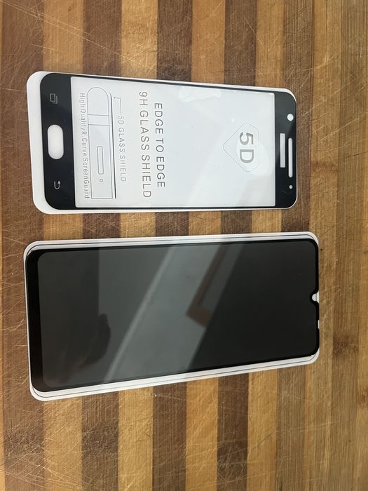 Продается два стекла защитных