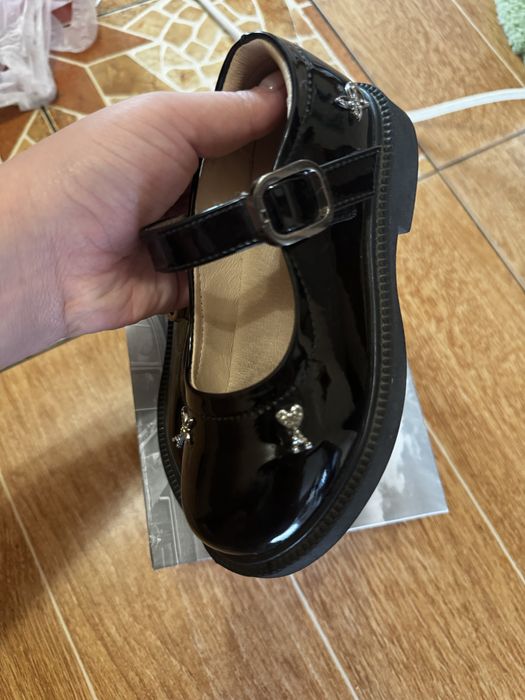 Продам детские туфли
