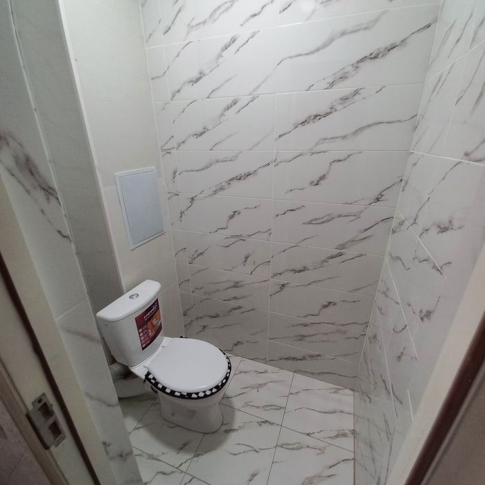 (Navoiy) Yangi hayot 2 xonalik kvartira 1 etaj sotiladi.Jihozlari bn