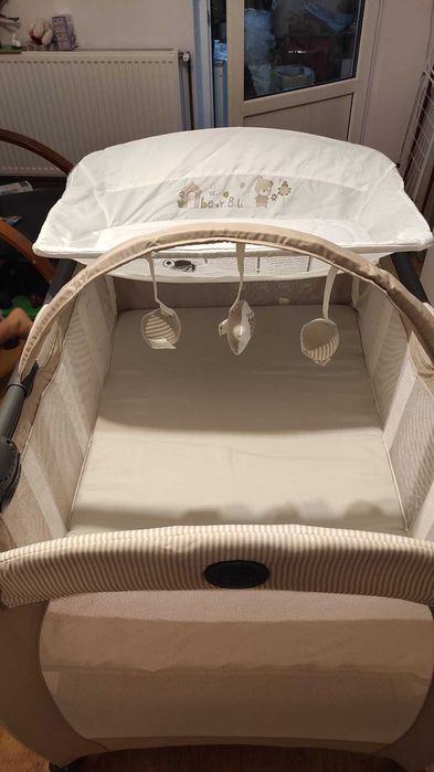 Pătuț pliabil de bebe GRACO cu masă de înfășat, sunete și vibrație