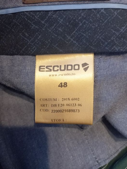 Costum de vânzare