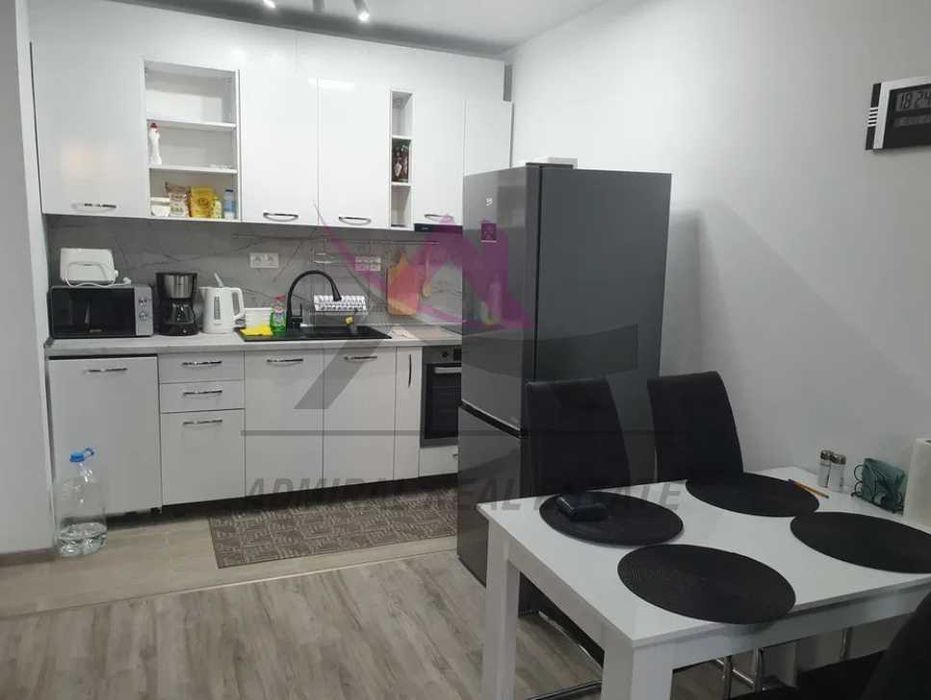 Дава се под наем Двустаен апартамент в к.к. Св.Св. Константин и Елена - 50 кв.м за 650 € - Снимка #2