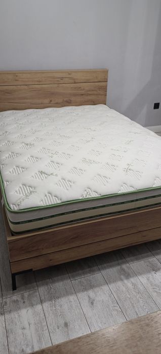 Кровать с матрос 140*200