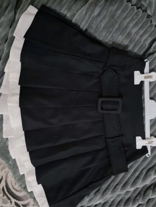 Дамска черна пола плисе с колан