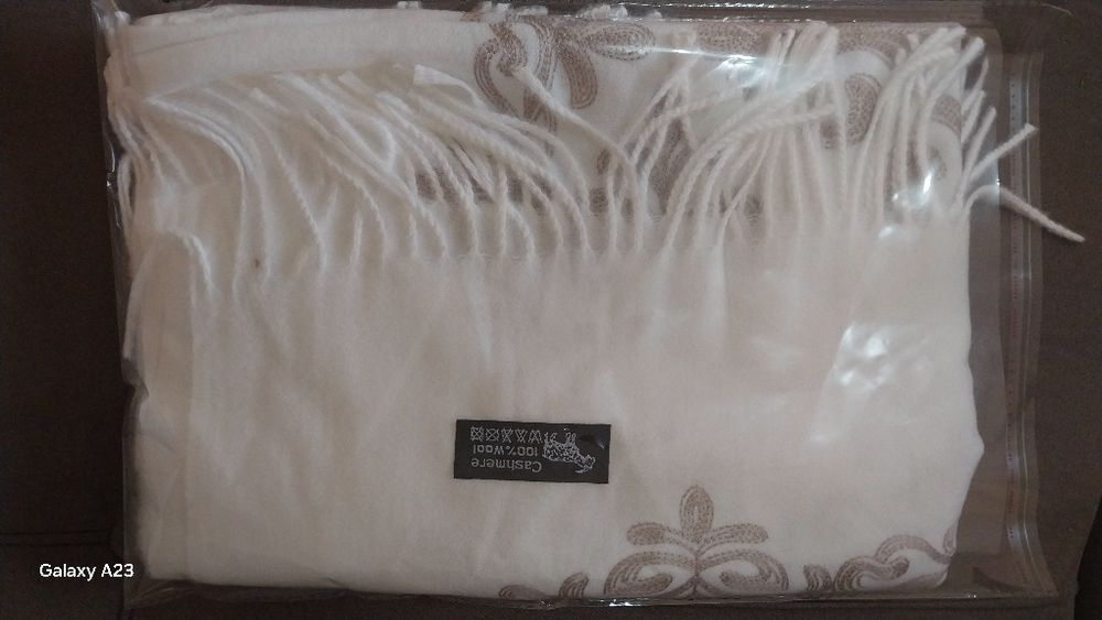 Палантин белый новый